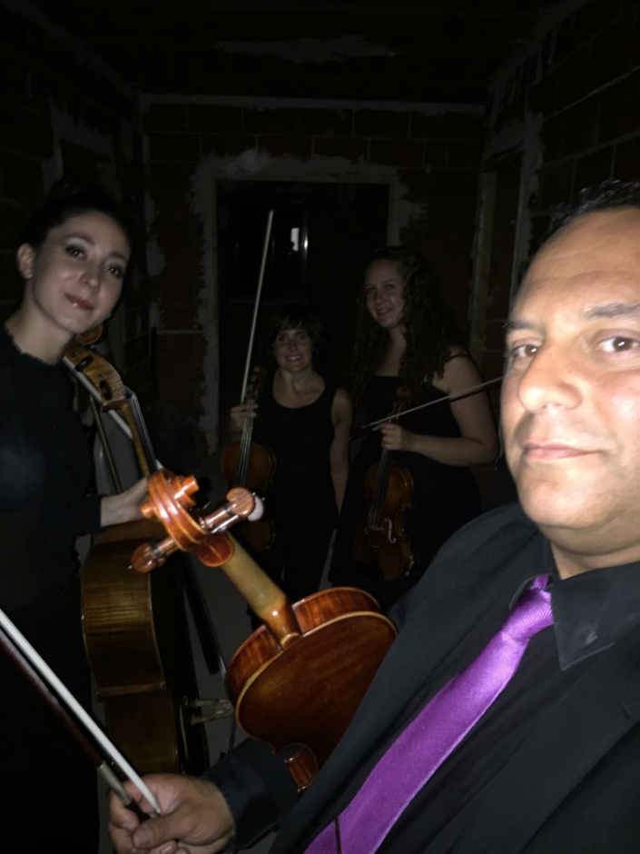 Antes de un concierto en la ermita de Fariza de Sayago, con cuarteto Tarantela. 15 de Agosto de 2015